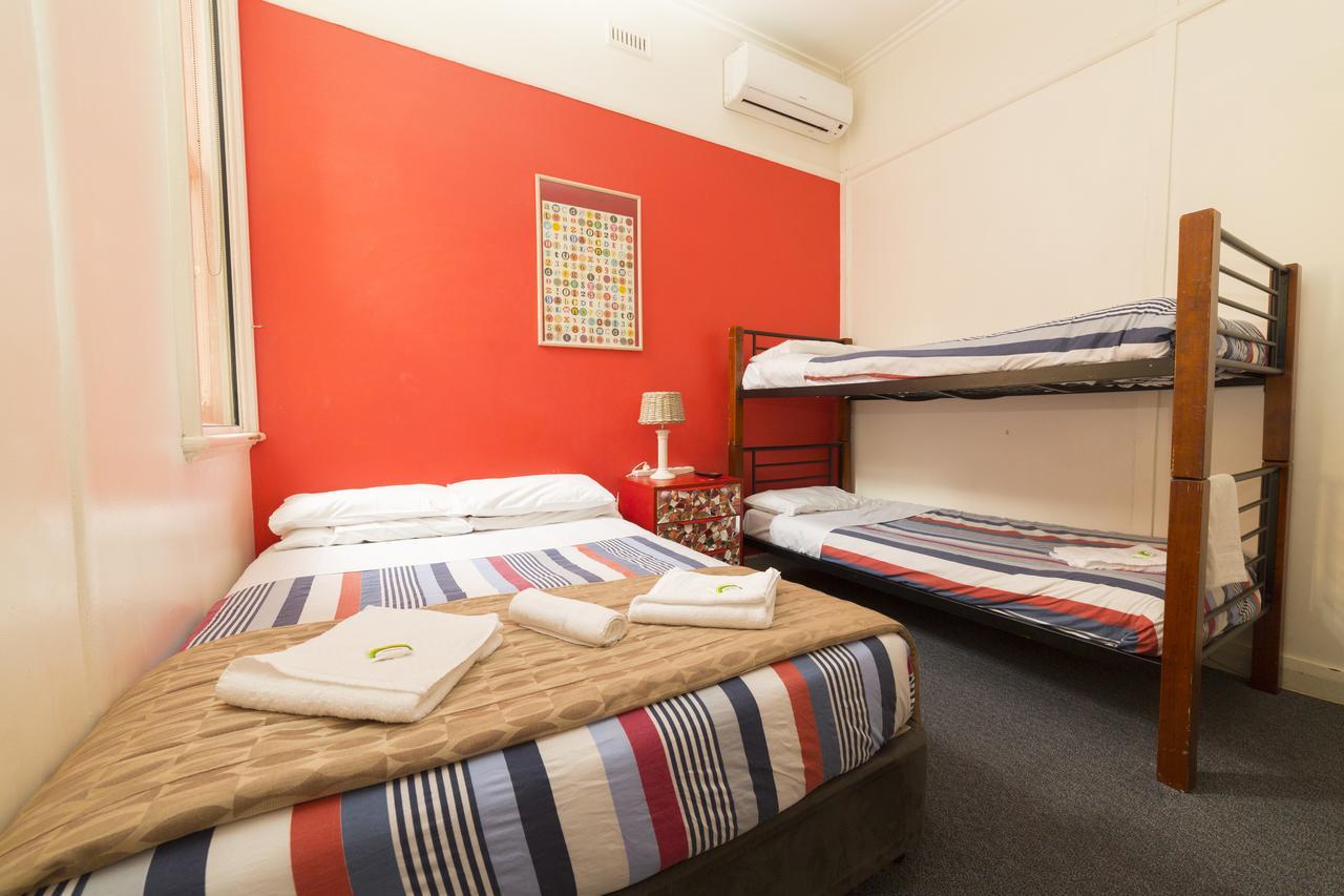 Tassie Backpackers At The Brunswick Hotel Hobart Esterno foto